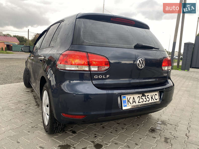 Хэтчбек Volkswagen Golf 2010 в Луцке