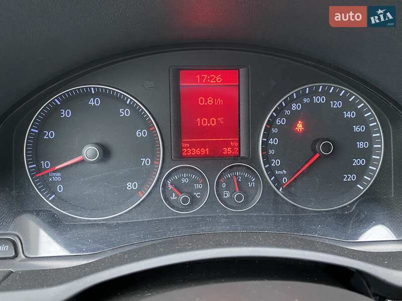 Хэтчбек Volkswagen Golf 2004 в Дрогобыче