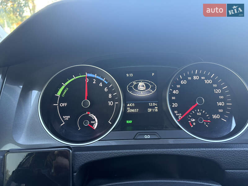 Хэтчбек Volkswagen Golf 2015 в Каменском