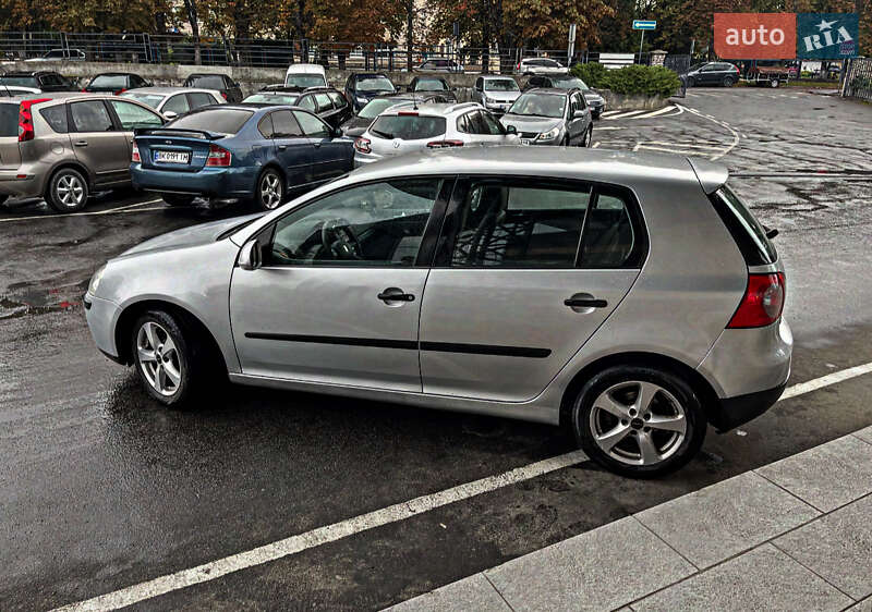 Хетчбек Volkswagen Golf 2004 в Тернополі