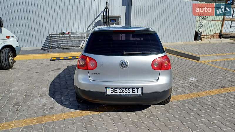 Хетчбек Volkswagen Golf 2005 в Миколаєві