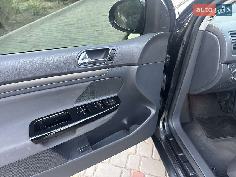 Хэтчбек Volkswagen Golf 2004 в Одессе фото 19 Хэтчбек Volkswagen Golf 2004 в Одессе