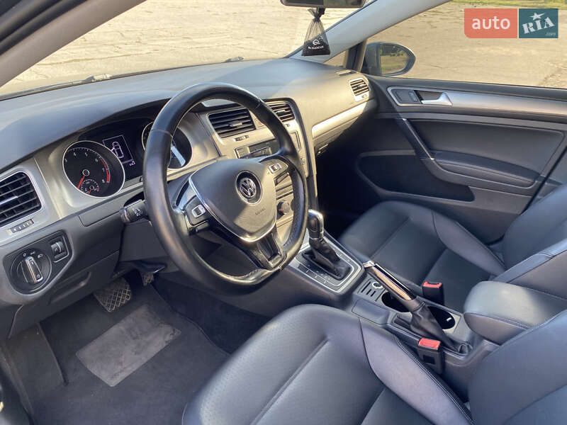 Хетчбек Volkswagen Golf 2014 в Запоріжжі