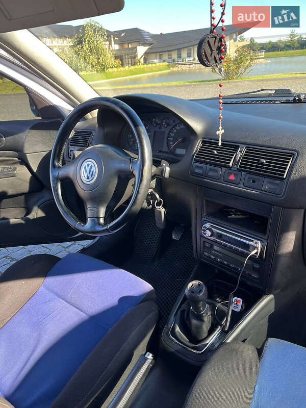 Хетчбек Volkswagen Golf 2000 в Жовкві