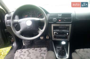 Хэтчбек Volkswagen Golf 1998 в Сосновом