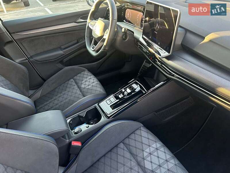 Хетчбек Volkswagen Golf 2024 в Івано-Франківську