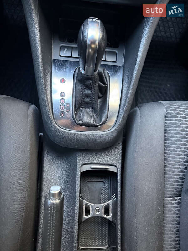 Хэтчбек Volkswagen Golf 2012 в Киеве