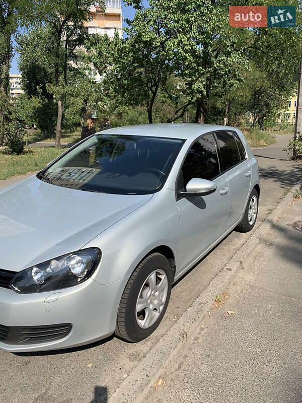 Хэтчбек Volkswagen Golf 2012 в Киеве