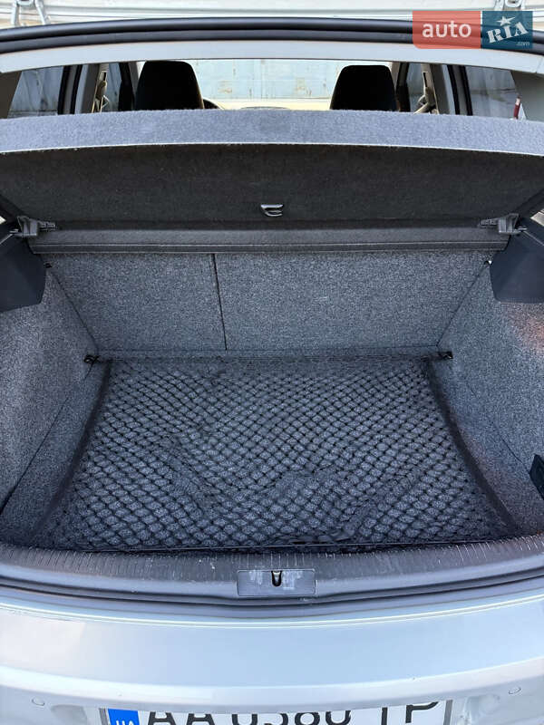 Хэтчбек Volkswagen Golf 2012 в Киеве