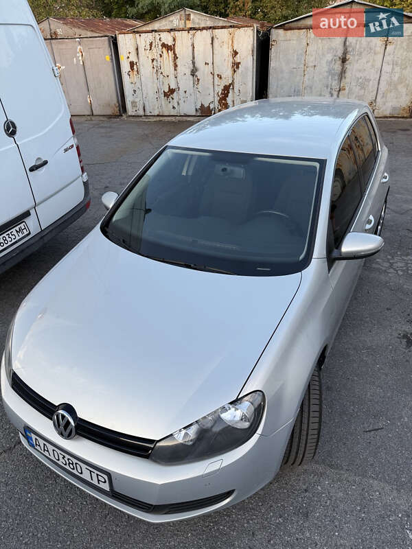 Хэтчбек Volkswagen Golf 2012 в Киеве