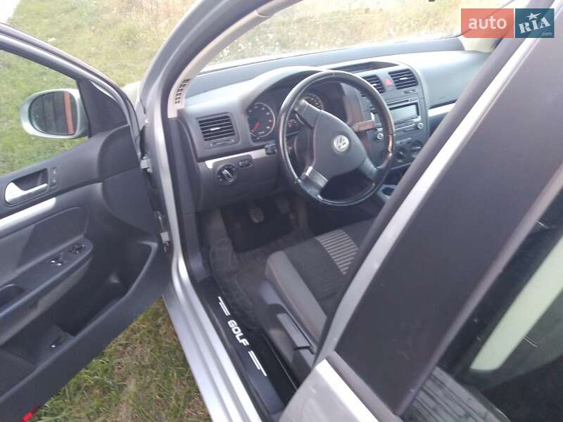Хетчбек Volkswagen Golf 2008 в Києві