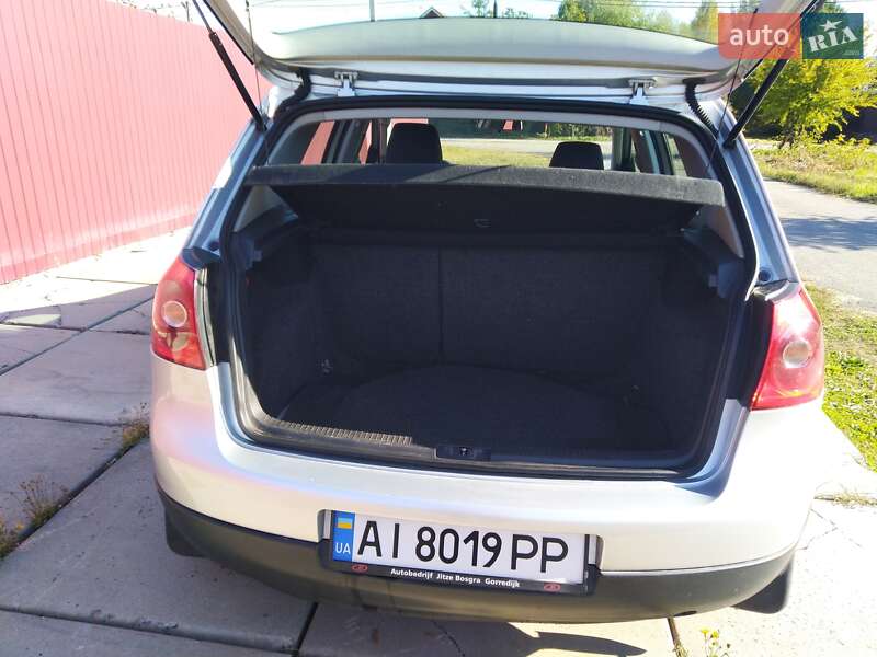 Хетчбек Volkswagen Golf 2008 в Києві