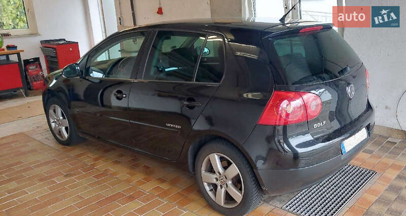 Хетчбек Volkswagen Golf 2009 в Луцьку