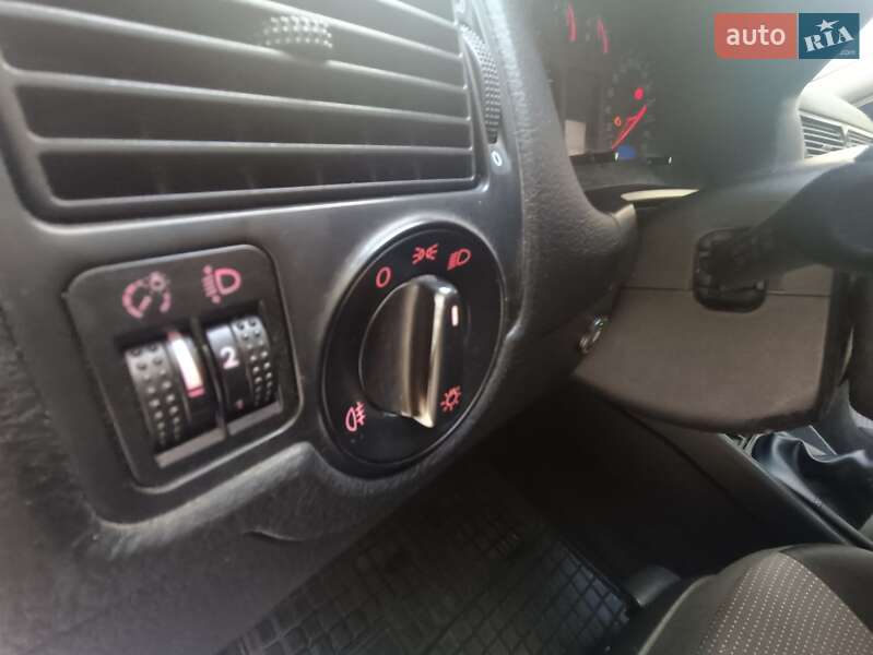 Універсал Volkswagen Golf 2002 в Вінниці