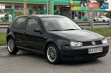 Хэтчбек Volkswagen Golf 1998 в 