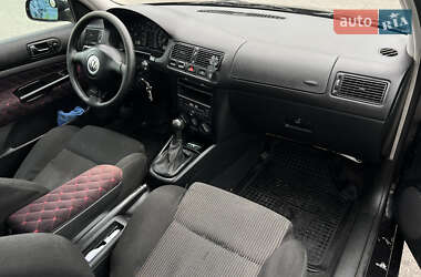 Хэтчбек Volkswagen Golf 1998 в 