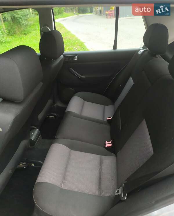 Хэтчбек Volkswagen Golf 2002 в Тернополе