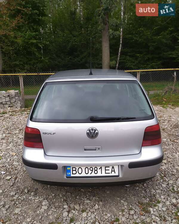 Хэтчбек Volkswagen Golf 2002 в Тернополе
