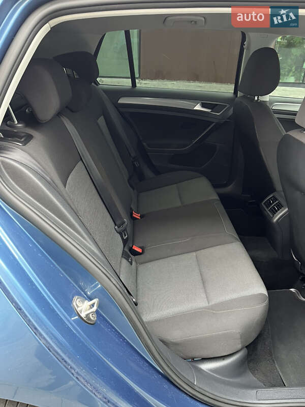 Хетчбек Volkswagen Golf 2013 в Хмельницькому фото 26 Хетчбек Volkswagen Golf 2013 в Хмельницькому