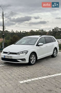 Универсал Volkswagen Golf 2017 в Черновцах