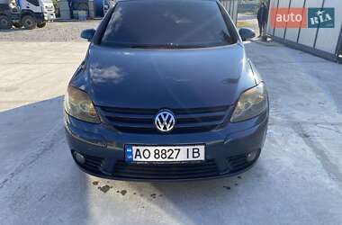 Хэтчбек Volkswagen Golf 2006 в Сваляве