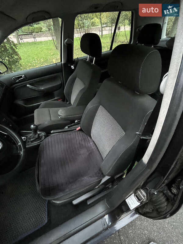 Хетчбек Volkswagen Golf 2003 в Києві