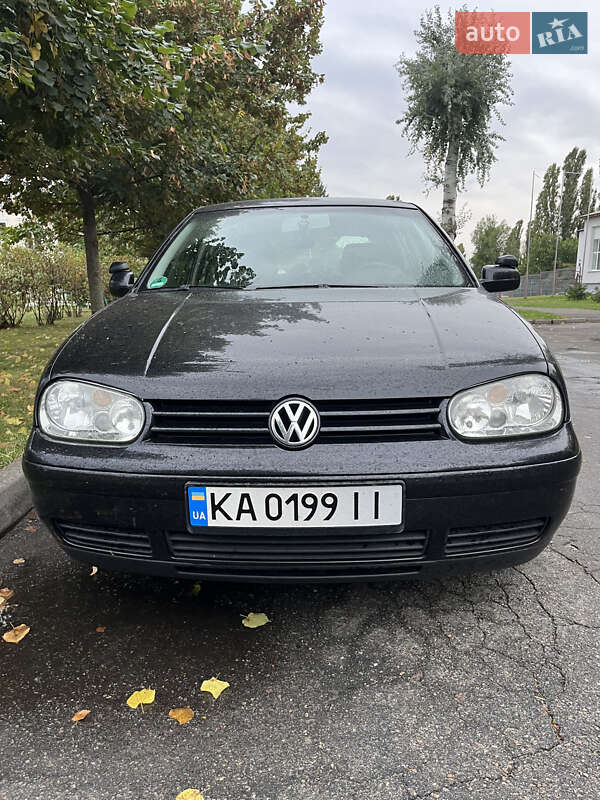 Хетчбек Volkswagen Golf 2003 в Києві