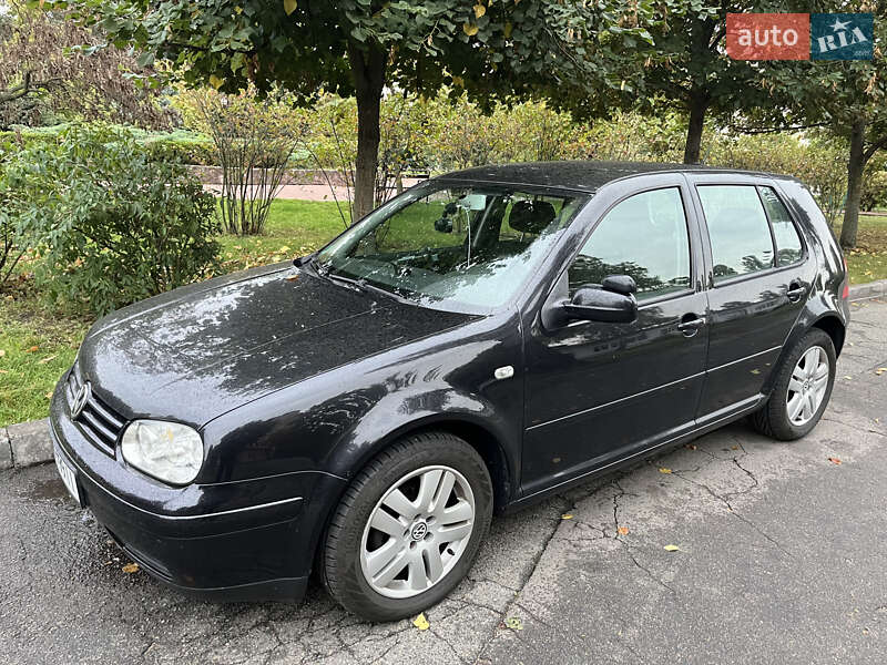 Хетчбек Volkswagen Golf 2003 в Києві