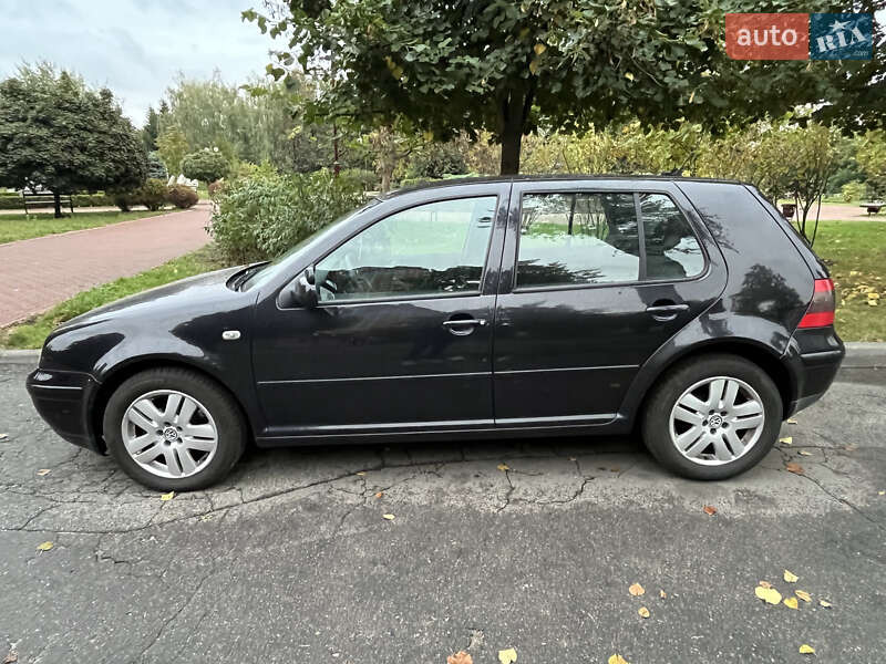 Хетчбек Volkswagen Golf 2003 в Києві