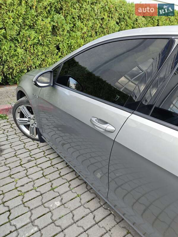 Хэтчбек Volkswagen Golf 2016 в Ужгороде