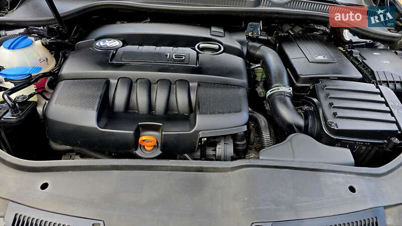 Хэтчбек Volkswagen Golf 2005 в Полтаве