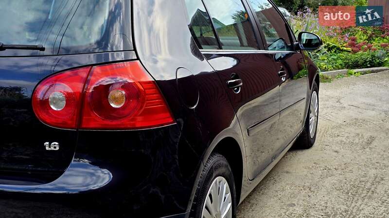 Хэтчбек Volkswagen Golf 2005 в Полтаве