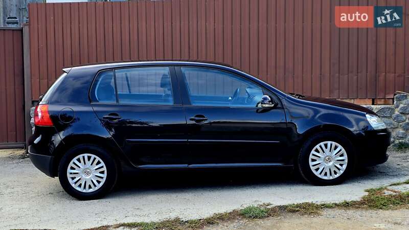 Хэтчбек Volkswagen Golf 2005 в Полтаве