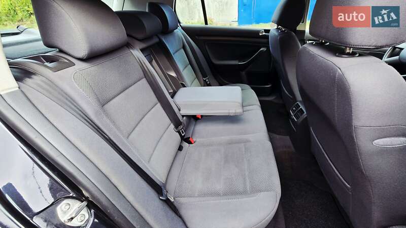 Хэтчбек Volkswagen Golf 2005 в Полтаве