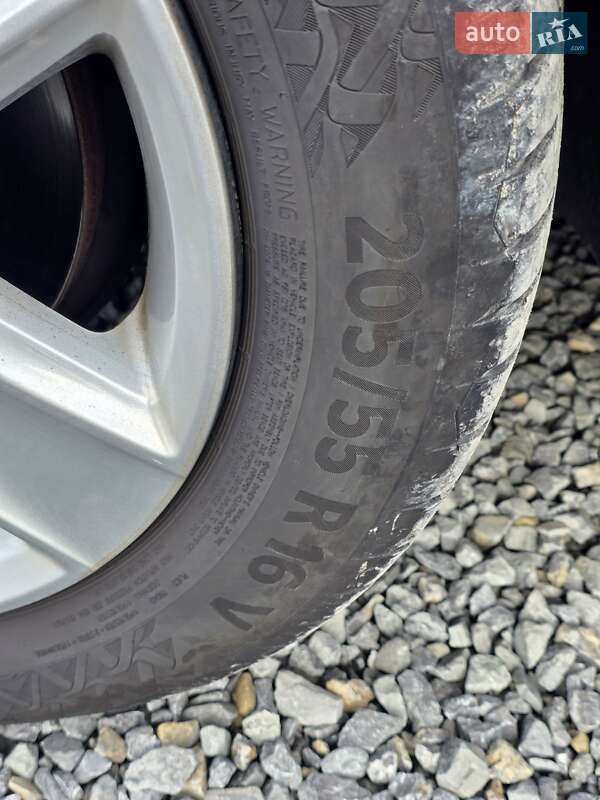 Універсал Volkswagen Golf 2010 в Тернополі