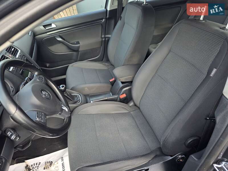 Універсал Volkswagen Golf 2010 в Тернополі