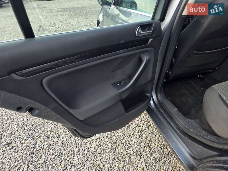 Універсал Volkswagen Golf 2010 в Тернополі