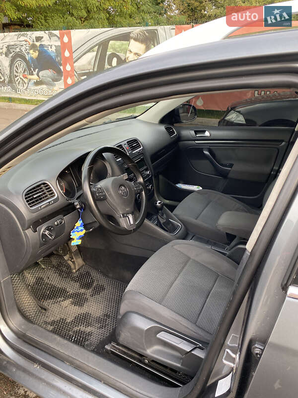 Універсал Volkswagen Golf 2010 в Києві