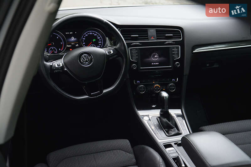 Універсал Volkswagen Golf 2015 в Славуті