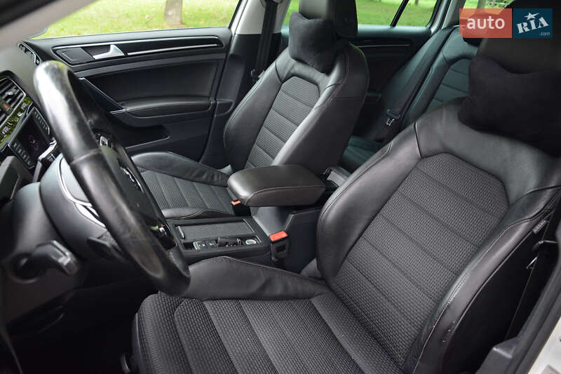 Універсал Volkswagen Golf 2015 в Славуті