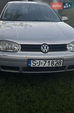Хетчбек Volkswagen Golf 1998 в Дубровиці