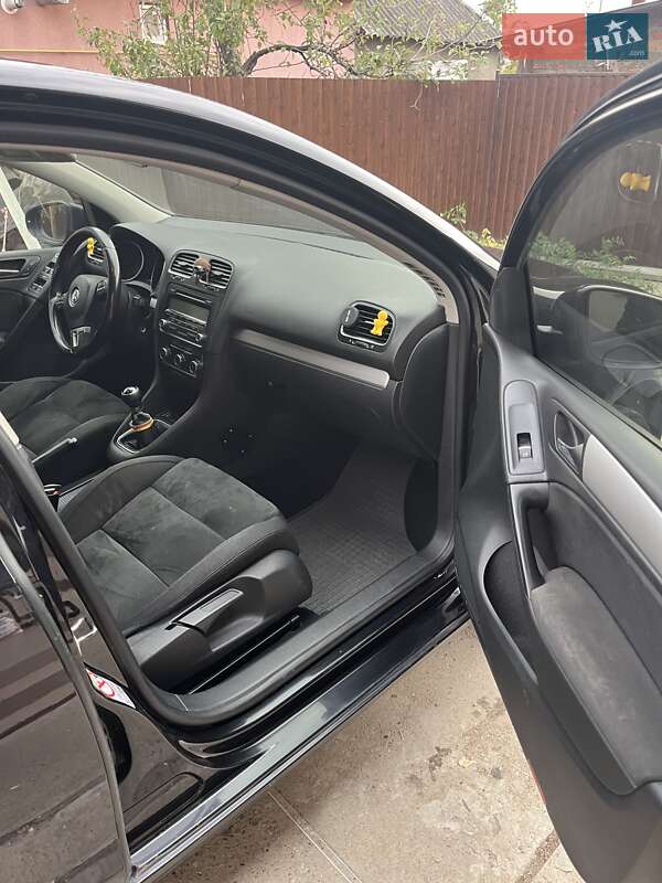 Хетчбек Volkswagen Golf 2009 в Береговому