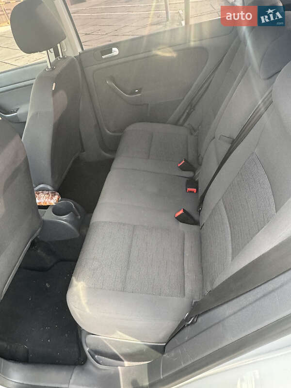 Хетчбек Volkswagen Golf 2007 в Кропивницькому