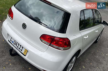 Хэтчбек Volkswagen Golf 2009 в 