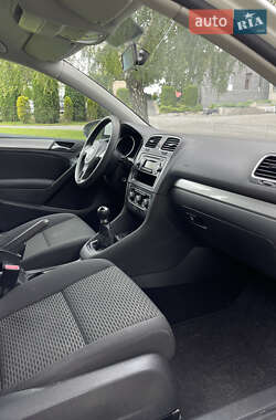 Хэтчбек Volkswagen Golf 2009 в 