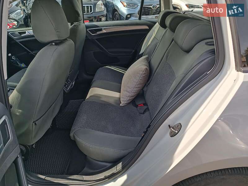 Універсал Volkswagen Golf 2019 в Харкові
