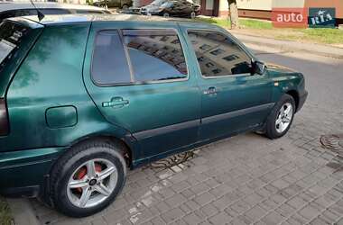 Хэтчбек Volkswagen Golf 1997 в Старичах