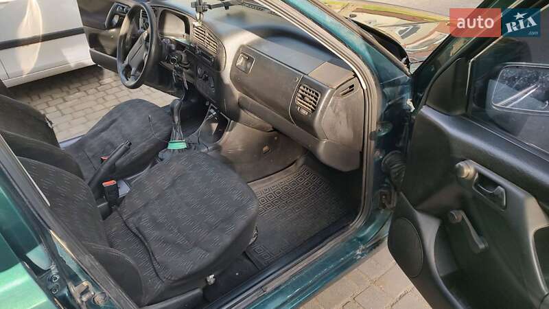 Хэтчбек Volkswagen Golf 1997 в Старичах