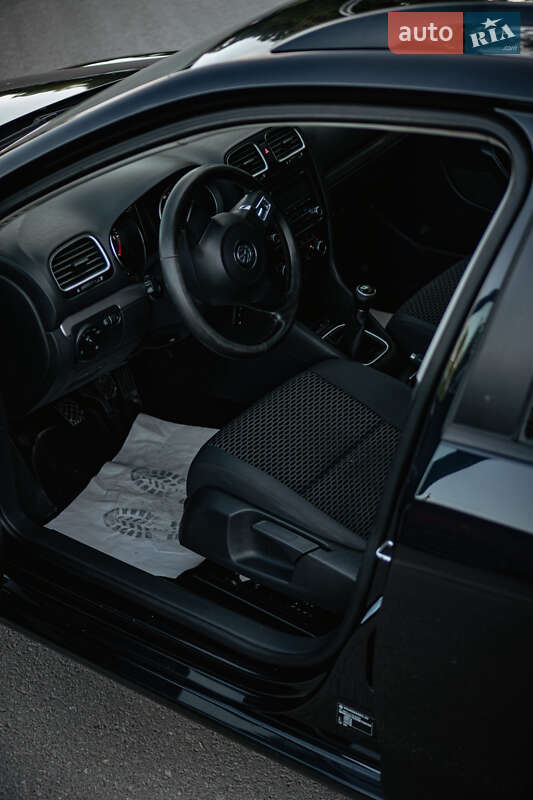 Універсал Volkswagen Golf 2011 в Бурштині