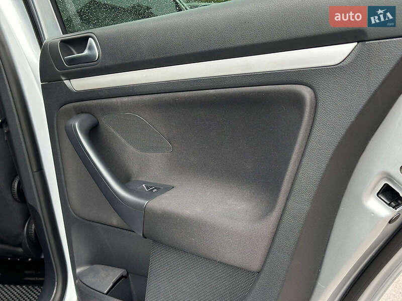 Універсал Volkswagen Golf 2010 в Вінниці